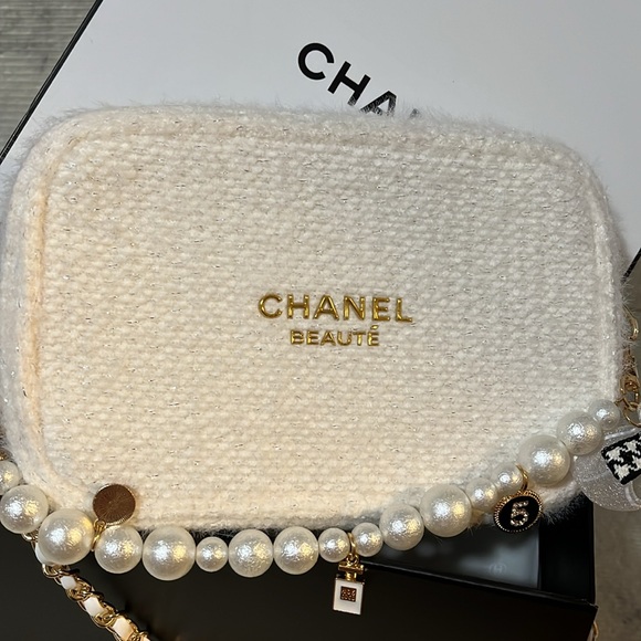 Chanel Beauty Tweed Pouch Converted To Shoulder Bag - Picture 2 of 13